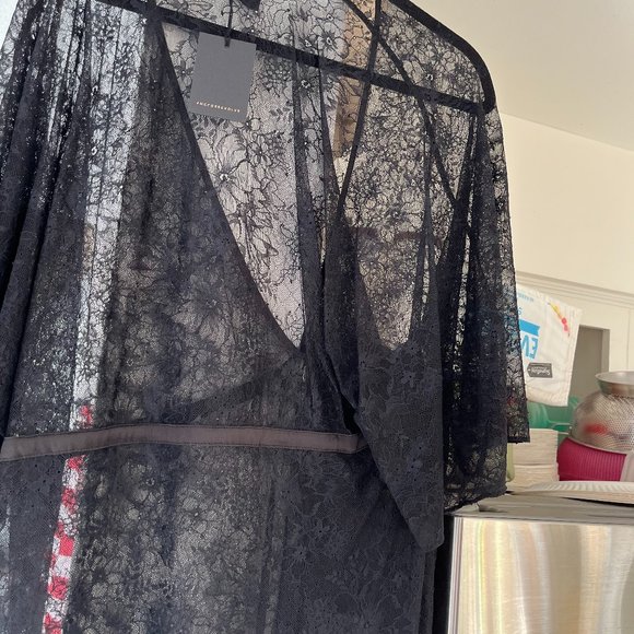 Michael Costello Flowy sleeve gown - Picture 7 of 8